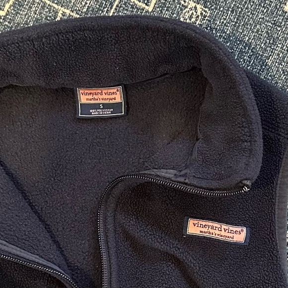 Vineyard vines boys fleece vest size small (7/8) - Picture 3 of 3